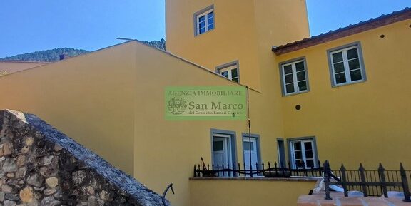 Casa torre con ampia terrazza ed altana panoramica