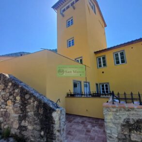 Casa torre con ampia terrazza ed altana panoramica