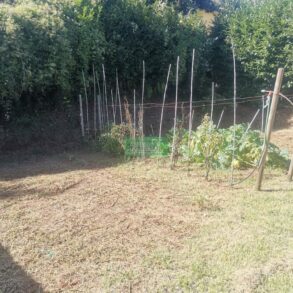 Terratetto d’angolo con giardino e porticato